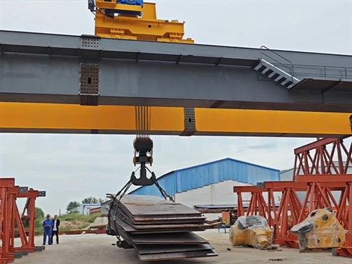 Teste de funcionamento de ponte rolante de viga dupla de 200 toneladas